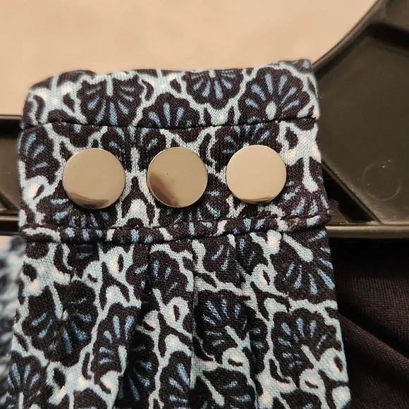 NWT WHBM Sleeveless Blue Printed Surplice Shell Size XXSP - Picture 9 of 9